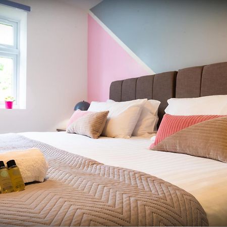 The 'Pinky' - Beautiful 1 Bed Apartment In Hatfield - Free Parking - Near Uni & Business Park - Big Savings On Long Stays Eksteriør billede