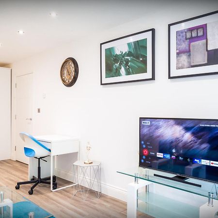 The 'Pinky' - Beautiful 1 Bed Apartment In Hatfield - Free Parking - Near Uni & Business Park - Big Savings On Long Stays Eksteriør billede