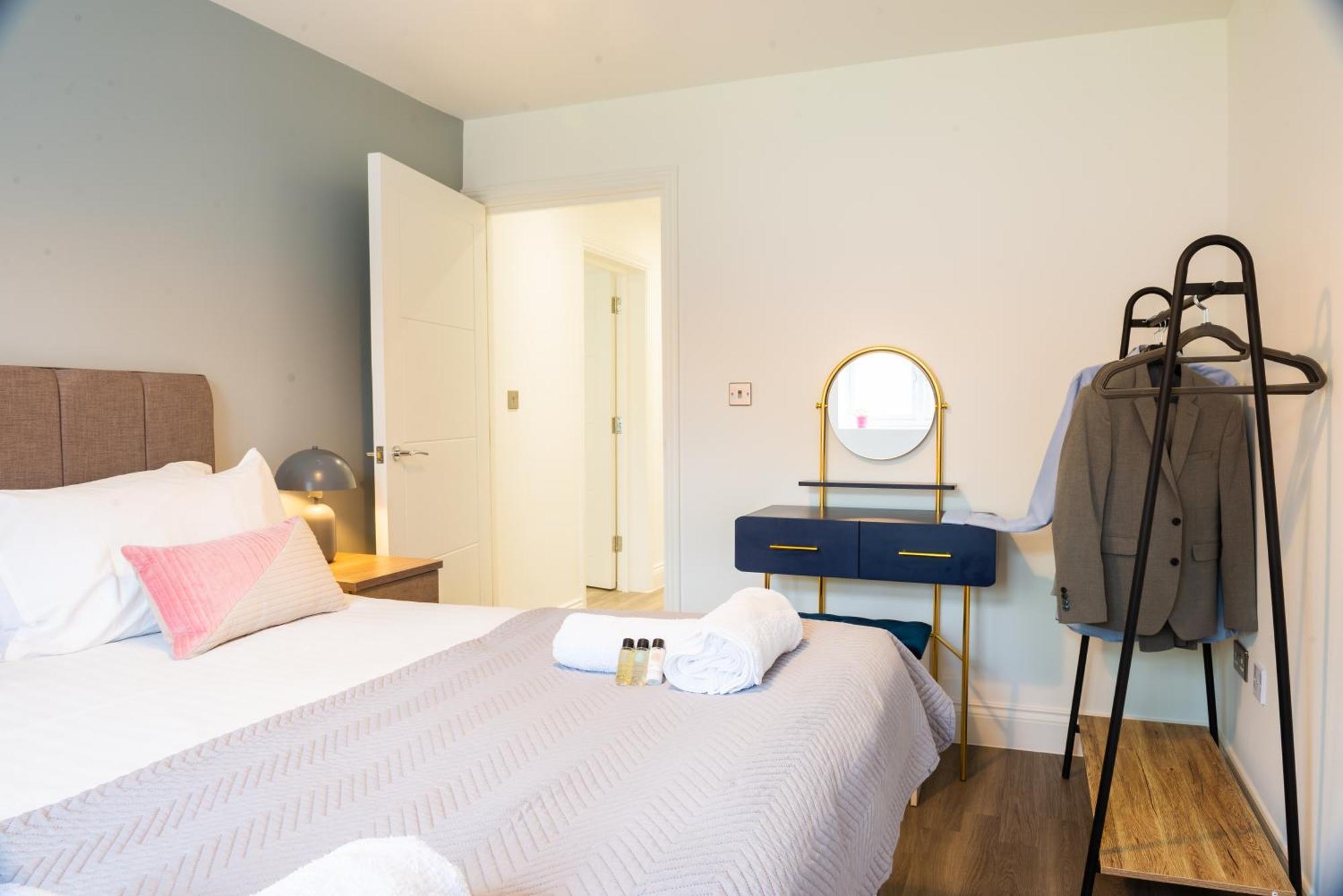 The 'Pinky' - Beautiful 1 Bed Apartment In Hatfield - Free Parking - Near Uni & Business Park - Big Savings On Long Stays Eksteriør billede